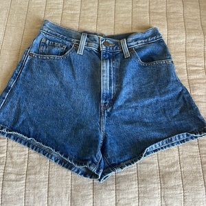 Levi High waisted mom shorts